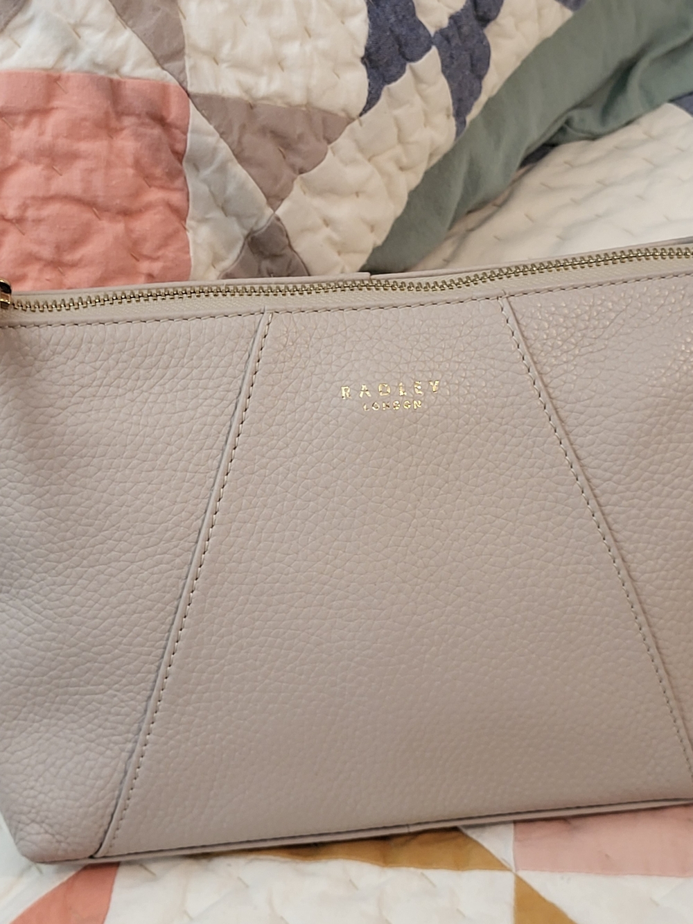 RADLEY LONDON Pebbled Leather Crossbody Bag in Dove Grey with Adjustable Strap - Picture 1 of 10